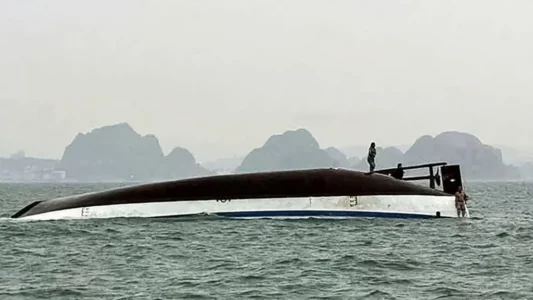 Shkon në 34 numri i të vdekurve nga përmbytja e një anije në Vietnam