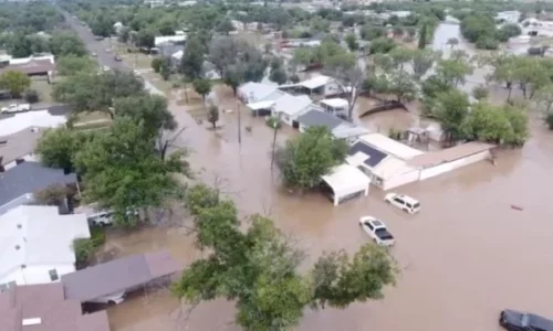 Përmbytjet në Teksas – Shkon në 27 numri i viktimave, 9 prej tyre fëmijë, 20 vajza të zhdukura në kamp