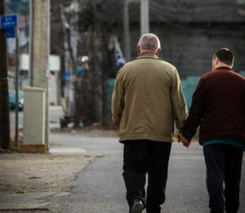 Deçani nderon babanë që ecte çdo ditë 20 kilometra me të birin me sindromën Down