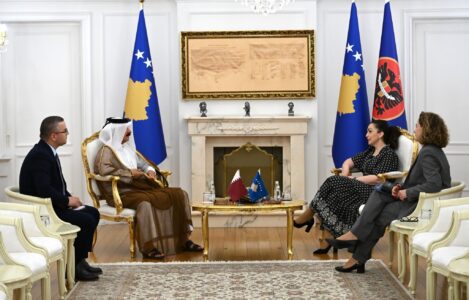 Osmani falënderon Katarin për sigurimin e protezave të invalidëve të luftës