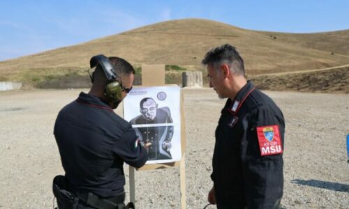 Njësiti special i KFOR-it teston gatishmërinë me armatim të vërtetë në Prishtinë