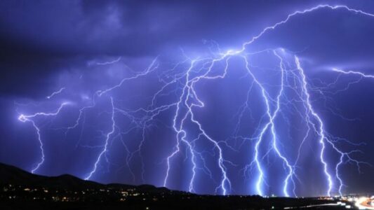 Rrufeja më e gjatë në histori – përshkroi 829 km të qiellit amerikan