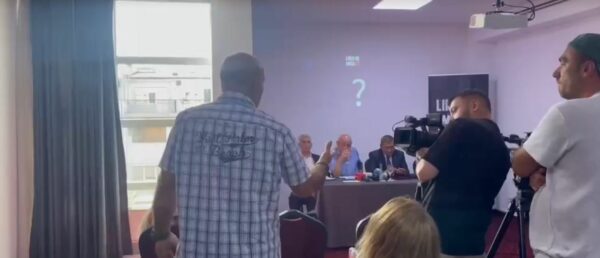 Veterani i luftës për gjykimin e ish-krerëve: A po pret ndihmë financiare prej Gërvallës, që ka çuar dokumente me paketë?