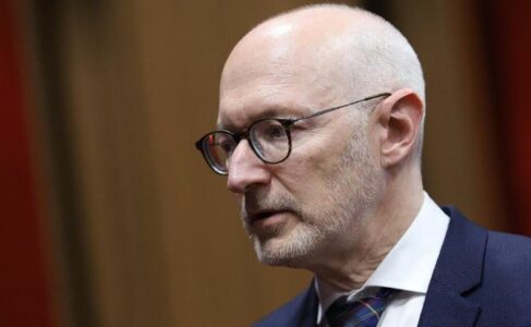 Ambasadori francez dënon gjuhën e Sami Kurteshit: Mediat janë pjesë e domosdoshme e demokracisë funksionale