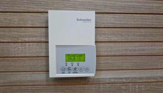 Temperaturat e larta ndërpresin gjykimin për korrupsion ndaj ish-drejtorit të Arsimit në Drenas