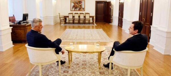 Thaçi këshillon Kurtin e Vuçiqin: BE është e hapur për palët, vetëm me sjellje evropiane e jo pickuese ballkanase