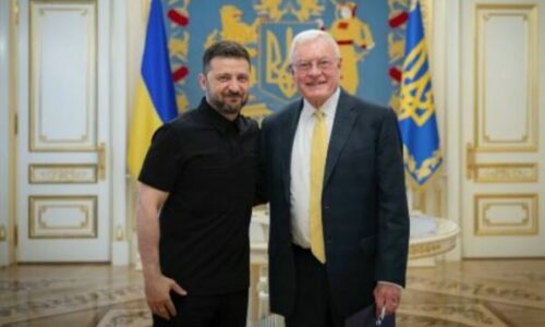 Zelensky takon të dërguarin e Trump në Kiev: Diskutuam rrugën drejt paqes dhe ndihmën ushtarake