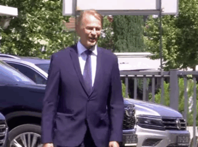 Ambasadorët e huaj arrijnë në Kuvend