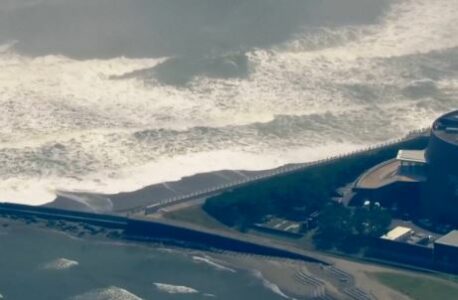 Tërmet i fuqishëm në Lindjen e Largët të Rusisë shkakton cunami, Japonia dhe Hawaii urdhërojnë evakuime