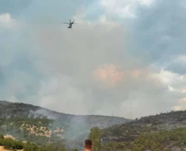 Përhapet zjarri që kishte shpërthyer gjatë ditës përreth pikës kufitare Hani Elezit – Bllacë