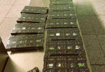 Kapet në Aeroportin e Prishtinës mall i padeklaruar, vlera mbi 11 mijë euro