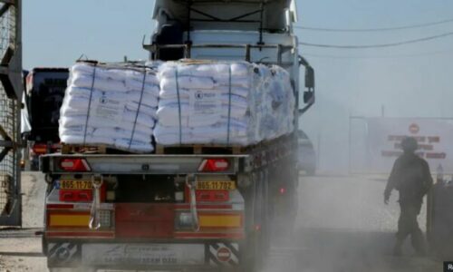 Mblidhen 150 kamionë me ndihma në Gaza, OKB-ja thotë se janë të pamjaftueshme për të ushqyer popullsinë