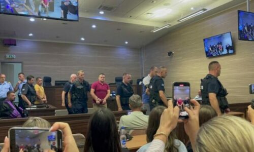 Tre të akuzuarit për rastin Banjska sillen në gjykatë nën masa të rrepta sigurie