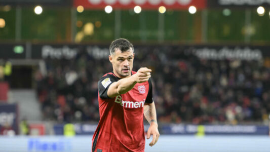 Granit Xhaka mund të rikthehet në Ligën Premier, një skuadër angleze fillon bisedimet me Leverkusenin