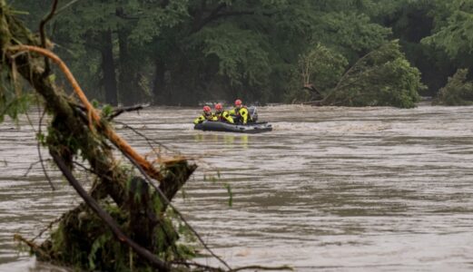 Përmbytje të mëdha në Teksas: Të paktën 24 të vdekur dhe shumë të zhdukur nga kampi veror i vajzave