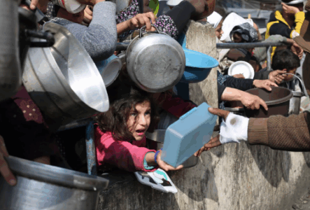 OKB: Të paktën 875 palestinezë u vranë duke pritur për ndihmat humanitare në Gaza