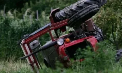 Policia po e heton vdekjen e 40-vjeçarit që u rrokullis me traktor dje në Bresanë të Dragashit