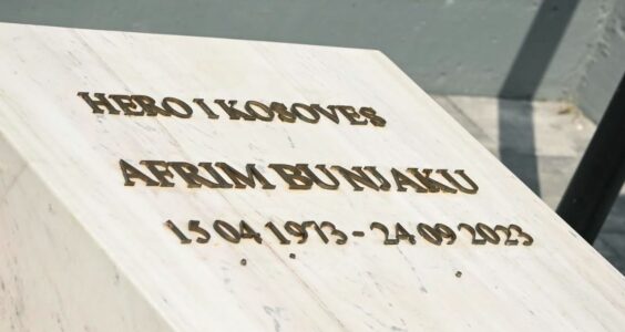 Dita Përkujtimore e Policëve të Rënë në Detyrë, bëhen homazhe te varri i Afrim Bunjakut