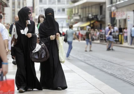 Doli me niqab në vend publik, gjobitet kosovarja në Zvicër