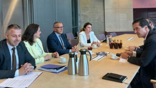 Në prag të kryesimit të OSBE-së nga Finlanda, Kamberi kërkon vëmendje të shtuar për Luginën