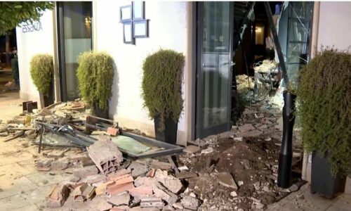 Erërat e forta shembin çatinë e restorantit, vdes një person – lëndohen 10 të tjerë