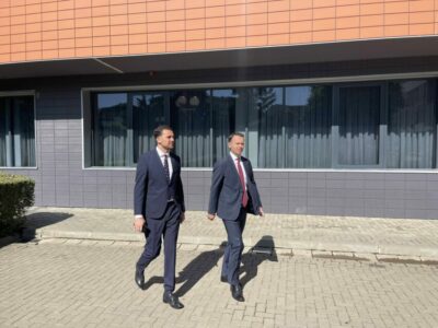 Peci arrin në takim me presidenten Osmani