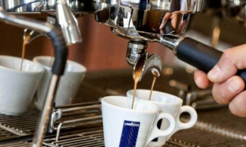 Paga 500 euro dhe strehim: Skema që po sjell punëtorët afrikanë në Shqipëri