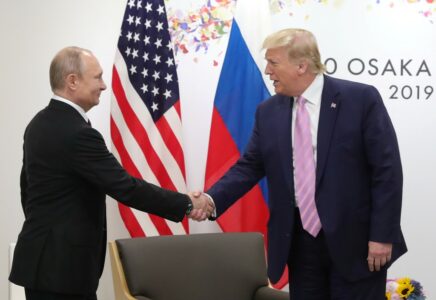 Kremlini nuk e përjashton mundësinë e takimit Putin-Trump në Kinë
