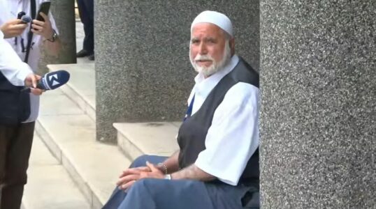 Ish-minatori i Trepçës emocionohet para Kuvendit: Formoni parlamentin, boll e kënaqet serbin