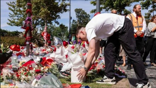 Andy Robertson i shkroi një mesazh prekës Diogo Jotas në shënimin e lënë në Anfield pas vdekjes së tij tragjike