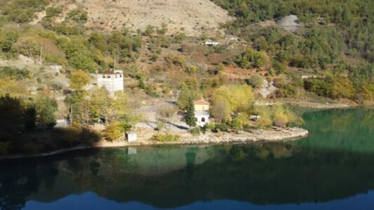 23-vjeçari gjendet i vdekur pranë liqenit të Shkopetit, ndërsa makina brenda ujit