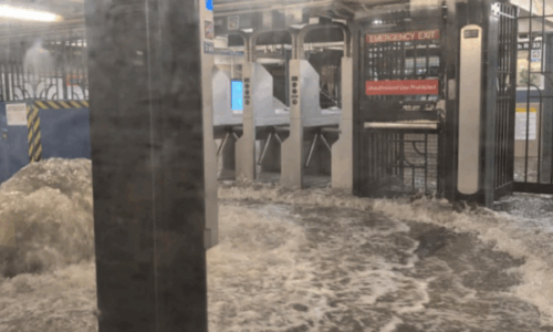 Pamje dramatike nga përmbytjet në New York, paralajmërim urgjent në disa shtete (VIDEO)