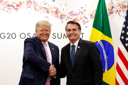 Trump, autoriteteve të Brazilit: Lëreni rehat Bolsonaron