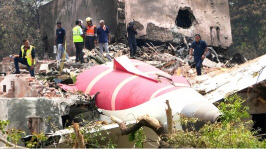 Aksidenti ajror me 260 viktima në indi, hetuesit: Jemi ende larg zbulimit të shkakut që solli rrëzimin e avionit