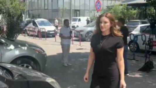 Ajola Xoxa paraqitet në SPAK, i komunikohet akuza zyrtare