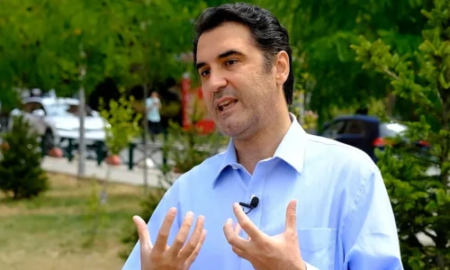 Muhaxhiri: Kosova po humb mbështetjen ndërkombëtare për shkak të mungesës së qeverisë legjitime