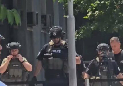 Kërcënimi me bombë në Kuvend, Sveçla publikon emrin e serbit që dyshohet se dërgoi mesazhin