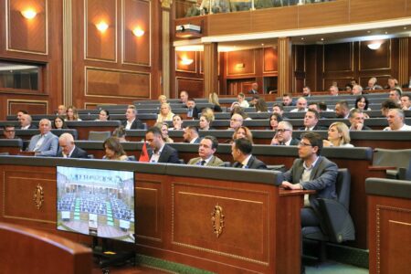 Shoqëria civile me thirrje të fundit: Të zhbllokohet Kuvendi sot, në ditën e fundit të afatit kushtetues