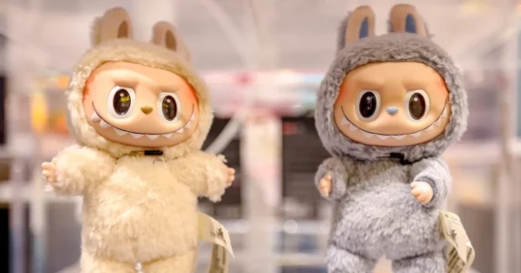 “Një përbindësh i vogël”, kukulla Labubu që po përhapet edhe në Kosovë – Psikologia paralajmëron për rrezikun te fëmijët