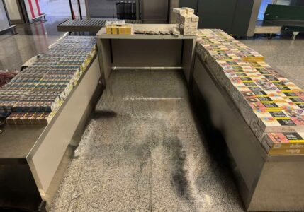 Parandalohet kontrabanda me cigare në aeroportin “Adem Jashari”