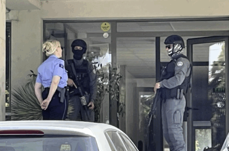 Raportohet për bastisje në objektin e disa agjencive shtetërore