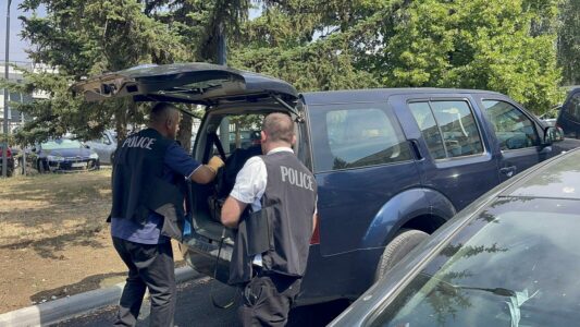 Bastisja e sotme në dy agjenci nga Policia: Disa të arrestuar për bartje të paligjshme të pronës publike