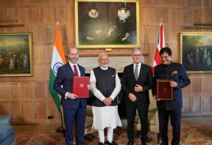 Britania dhe India merren vesh për tregti të lirë