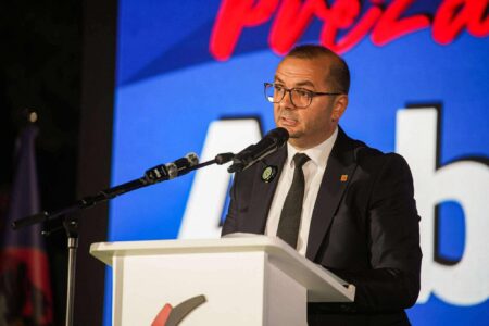 Abdixhiku shpall kandidaturën e Arbër Ismajlit për kryetar të Gjilanit: Ai nuk është prodhim zyre – është i yni, është i juaji, është i Gjilanit