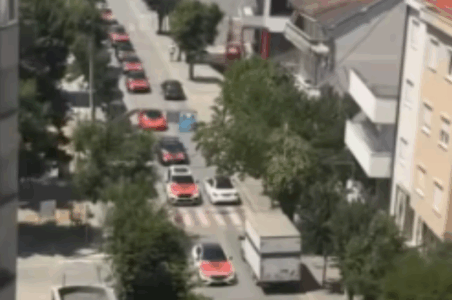 Gazeta zvicerane shkruan për mërgimtarët: Parada luksoze e makinave në një dasmë në Kosovë