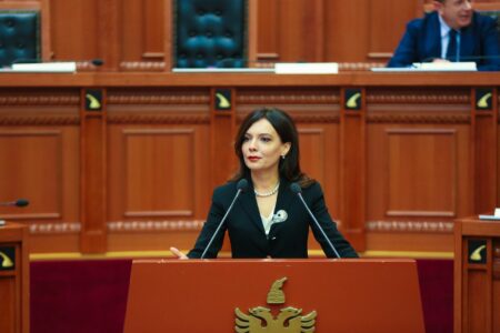 Kryetarja e Kuvendit të Shqipërisë uron Dimal Bashën