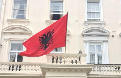 Shqipëria evakuoi nga Irani pesë persona