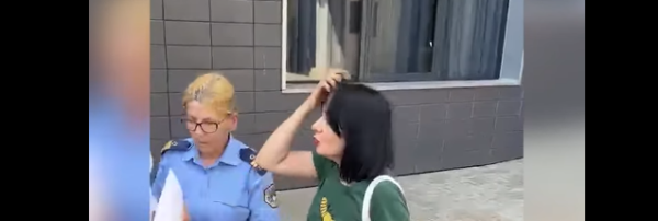 “Hajninë e ki me letra”- Qytetari përballet me Fitore Pacollin para Kuvendit