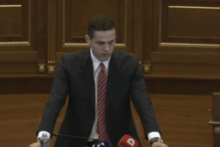 PDK kërkon dorëheqjen e Xhelal Sveçlës pas rastit të 27 vjeçarit në Lipjan