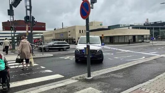 Sulm me thikë në një qendër tregtare në Finlandë, lëndohen disa persona – arrestohet një 20-vjeçar